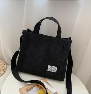 Sac à main bandoulière pour femme, style simple et tendance, nouveau sac fourre-tout en velours côtelé - Product Image 5