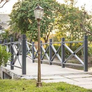 Lampadaire de jardin extérieur en fer avec abat-jour en verre LED, lumière blanc chaud 2700K, IP66 résistant aux intempéries, ampoule A19 non amovible, capteur de mouvement solaire - Product Image 6