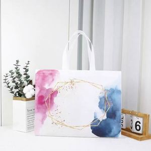 Sacs à main en tissu non tissé écologiques personnalisés pour femmes, pour un usage quotidien ou comme sacs cadeaux - Product Image 1