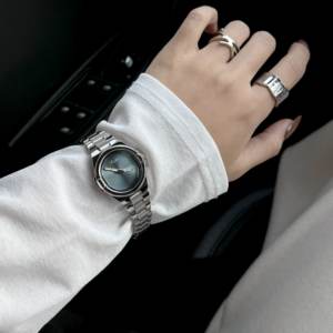 Scottie 9747 <span class=keywords><strong>Montre</strong></span> homme <span class=keywords><strong>en</strong></span> acier inoxydable <span class=keywords><strong>à</strong></span> quartz avec date Design de luxe Cadran minimaliste personnalisé Pointeur lumineux et étanche <span class=keywords><strong>à</strong></span> la mode - Product Image 2