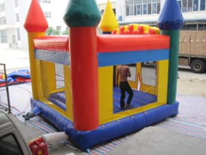 Castillos Inflables de PVC Coloridos con Temática de Corazón/Amor, con Capacidad para 500 kg y Fácil Instalación para Alquiler en Fiestas - Product Image 4