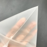 Sacs à fermeture éclair recyclables en noir mat givré personnalisés pour vêtements, chaussettes et chaussures - Taille personnalisée et certifiés CE