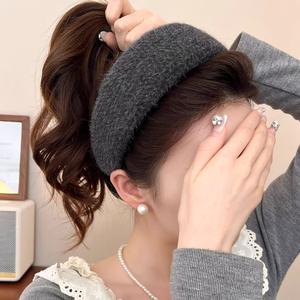 ที่คาดผมผ้าพลัฌสีน้ำตาลกาแฟสำหรับผู้หญิง ฤดูใบไม้ร่วง ฤดูหนาว เหมาะสำหรับงานปาร์ตี้ งานหมั้น หรือเป็นเครื่องประดับผม - Product Image 2