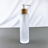 Botol semprot kaca kosmetik mewah, Set kemasan perawatan kulit kaca bening buram 20ml-150ml Logo kustom dengan tutup bambu kerah PP