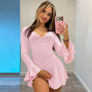 Vestido de color liso con cuello en V, dobladillo con volantes, diseño de manga larga acampanada, cintura entallada y falda pantalón de corte A. - Product Image 3