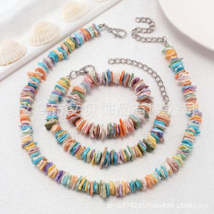 Collier Coquillage Géométrique pour Femme, Ensemble de Bijoux Tendance, Origine Yiwu, Design Unique Fait Main Irrégulier pour Usage Quotidien - Product Image 2