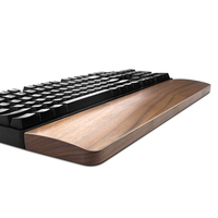 Repose-poignet ergonomique en bois de noyer pour clavier.