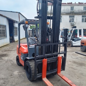 Montacargas Diésel Toyota de 3 Toneladas y 6 Metros de Altura de Elevación con Elevación Hidráulica y Cuatro Ruedas para Uso Industrial - Product Image 3