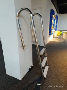 Escalera de piscina alta Water Crown 2026 de acero inoxidable 304, silla de rescate gruesa, equipo salvavidas para árbitros, accesorio - Product Image 3