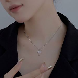 Collar con Colgante de Hoja de Ginkgo de Plata de Ley 925 y Oro de 18K de Alta Calidad y Diseño Moderno para Mujer, con Diamantes de Circonia 5A - Product Image 3