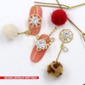 Paso Sico <span class=keywords><strong>2022</strong></span>, suministros <span class=keywords><strong>de</strong></span> manicura <span class=keywords><strong>de</strong></span> Año Nuevo <span class=keywords><strong>de</strong></span> <span class=keywords><strong>invierno</strong></span>, abalorios <span class=keywords><strong>de</strong></span> <span class=keywords><strong>uñas</strong></span> <span class=keywords><strong>de</strong></span> circón <span class=keywords><strong>de</strong></span> lujo con cadena colgante <span class=keywords><strong>de</strong></span> pompones redondos, Popular 3D - Product Image 4