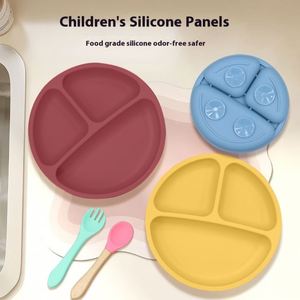 Ensemble de vaisselle en silicone personnalisé avec motif de dessin animé, assiette et bol antidérapants à ventouse, assiettes de service, bavoirs pour bébé - Product Image 3