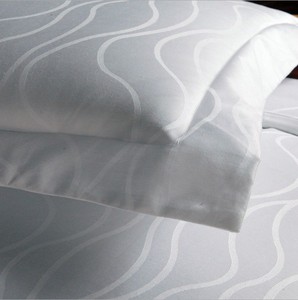 Rouleau <span class=keywords><strong>de</strong></span> tissu 100% <span class=keywords><strong>coton</strong></span> teint uni Jacquard personnalisé <span class=keywords><strong>Satin</strong></span> tissé haut <span class=keywords><strong>de</strong></span> gamme avec Dobby Style 300TC Nombre <span class=keywords><strong>de</strong></span> <span class=keywords><strong>fils</strong></span> Résistant au rétrécissement - Product Image 2