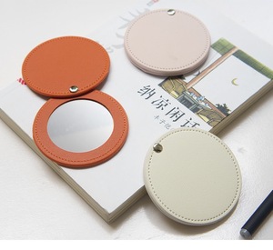 Round Modern Lightweight Handheld Leather Folding Packet Makeup Mirror 8cm Diameter Promotional Mirrors for Family Parties