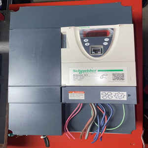 Direct leverbaar Originele Atv61hd15n4 61 Frequentieregelaar Gratis 2-daagse luchtvracht PLC-leverancier - Product Image 1