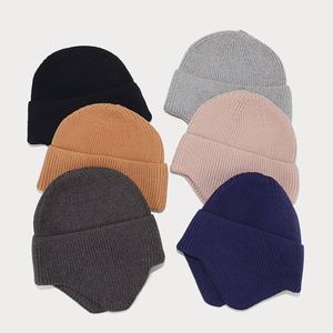 Gorro de punto unisex de color liso con bordado 3D y protección para las orejas, ideal para invierno al aire libre, venta al por mayor. - Product Image 1