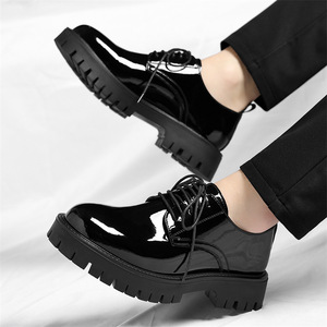 Chaussures Richelieu pour hommes en cuir verni, à bout rond, à lacets, semelle extérieure en caoutchouc, rehaussantes, pour mariage, style automne uni - Product Image 3