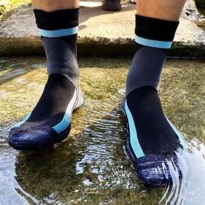 Wasserdichte Unisex Wadenlange Dicke Baumwollsocken - Atmungsaktive Sommer-Socken für Fluss-Trekking und Matschbereiche - Product Image 4