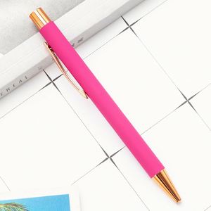 Stylos à bille en métal multicolores en gros, pas chers, pour cadeaux scolaires, avec logo personnalisé gravé au laser, en caoutchouc souple, couleur or rose, à clic - Product Image 4