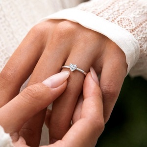 Anillos de Plata de Ley 925 con Baño de Rodio y Piedra de Moissanita en Forma de Corazón de 6 mm y 0.8 ct, D VVS1, de Dylam Fine Fashion Jewellery para Mujer - Product Image 3