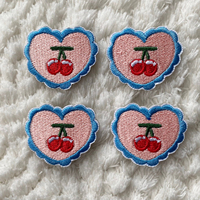 Écussons de broderie 3CM de petite taille en forme de cœur motif de fleur de cerisier arc-en-ciel personnalisé à repasser à coudre sur l'écusson brodé
