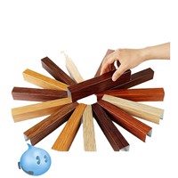 Plafonds suspendus personnalisés en aluminium de 0,5 mm, 1,5 mm, 3,0 mm, en forme de U, imitation bois, ignifuges, avec revêtement en poudre pour intérieur