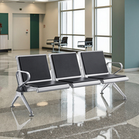Chaise d'infusion compacte et moderne à 3 places en acier – Solutions de sièges pour l'hôtellerie, les écoles et les collectivités (ventes en gros)