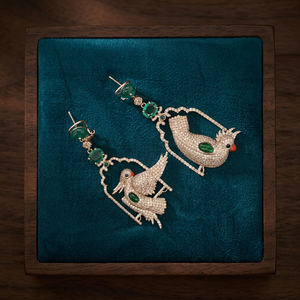 Pendientes de Plata de Ley 925 con Diseño de Pájaro Pavo Real de H.A.IMPEX, con Esmeralda y Diamantes Cultivados en Laboratorio E-F VVS VS CVD, Certificados por IGI - Product Image 5