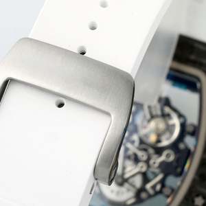 Reloj de Fibra de Carbono Premium con Superficie de Zafiro, Movimiento Visible Refinado y Diseño Popular de Correa de Goma - Product Image 3