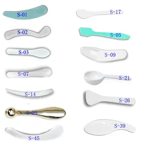 Diverses spatules en PP en acrylique transparent petite spatule en plastique pour l'emballage cosmétique couleur et impression personnalisées