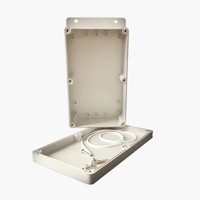 Boîtier de jonction carré étanche à la poussière et à l'eau IP66 en plastique pour usage électrique extérieur avec oreilles de fixation