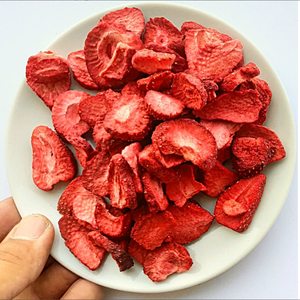 Fraises acidulées lyophilisées en gros, collation croustillante pour le bureau et les loisirs, en vrac 10kg, entières, Fujian, 12 mois, sous vide - Product Image 6