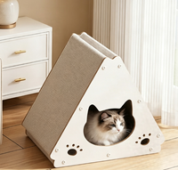 Griffoir triangulaire autoportant pour chat en carton ondulé résistant à l'usure, avec jouet intégré pour chat et soin des griffes, vente en gros