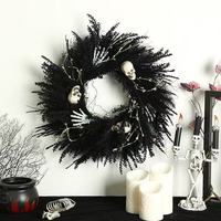 Guirlande d'Halloween artificielle en plastique noir avec crânes et mains de squelette, décoration effrayante pour porte d'entrée, style gothique, pour fête d'Halloween, décoration hantée