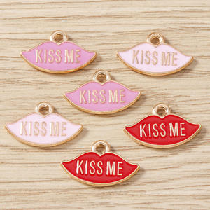 WENY Paquete de 10 Colgantes Personalizados Nuevos para Pulsera, Colgante con Diseño de Labios <span class=keywords><strong>KISSME</strong></span> - Product Image 1