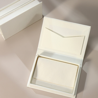 Nouveauté la plus vendue sur Xiaohongshu : Boîte de rangement à bijoux rectangulaire ultra-fine à couvercle rabattable avec pochette en microfibre personnalisable