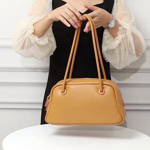 2025 nouvelle épaule texturée Portable grande capacité Boston oreiller sac femmes mode sac à bandoulière - Product Image 1