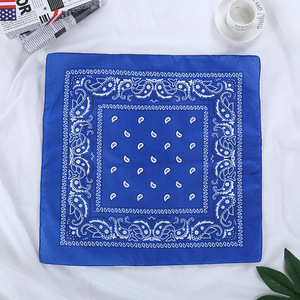 ผ้าโพกหัวสี่เหลี่ยมลาย Paisley สี่เหลี่ยมสำหรับขี่จักรยานโลโก้ออกแบบได้ตามต้องการ