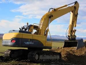 Excavatrice hydraulique sur chenilles <span class=keywords><strong>de</strong></span> 23 tonnes YC230, 1,08 m³, 124 kW pour projets miniers et <span class=keywords><strong>de</strong></span> carrières, avec option <span class=keywords><strong>de</strong></span> pelle à roche et brise-roche, haute efficacité - Product Image 2