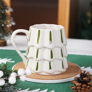 Forma de árbol de Navidad color esmalte en relieve lujo drinkware <span class=keywords><strong>Taza</strong></span> de cerámica <span class=keywords><strong>taza</strong></span> de café personalizada <span class=keywords><strong>con</strong></span> mango dorado - Product Image 4