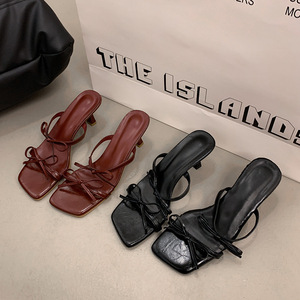 รองเท้าส้นสูงหัวเหลี่ยมประดับโบว์ สไตล์หวานซ่อนเปรี้ยว รุ่นใหม่รับซัมเมอร์ ไซส์ใหญ่พิเศษ สไตล์แฟร์รี่ เซ็กซี่  ใส่เที่ยวกลางคืนแบบฝรั่งเศส - Product Image 4