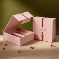 Boîte cadeau rigide rose à couvercle rabattable, boîte en papier haut de gamme avec ruban et insert compartimenté pour bijoux, emballage de coffret cadeau de luxe