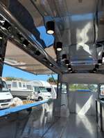 Camion de restauration personnalisé avec machine à expresso professionnelle et station de barista pour entreprise de café mobile