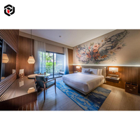 Ensemble de meubles de chambre à coucher d'hôtel 5 étoiles personnalisable en bois massif sculpté de fleurs et en métal moderne