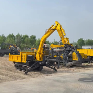 Chargeur forestier sur chenilles vert avec grappin hydraulique, moteur diesel, machine forestière, tracteur compact - Product Image 3