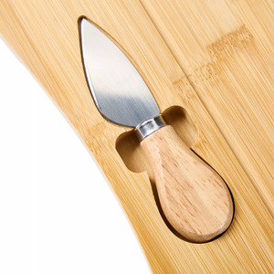 Ensemble de planches à fromage en bambou avec couteau, fourchette et cuillère 40x25cm antidérapant et antibactérien pour servir le fromage - Product Image 4