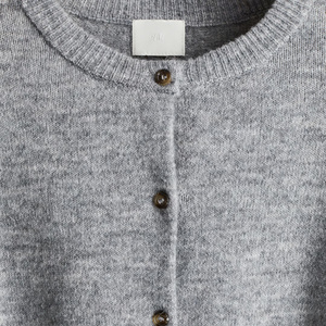 <span class=keywords><strong>Cardigan</strong></span> Elegante Personalizzato con Collo Rotondo <span class=keywords><strong>Grigio</strong></span> per <span class=keywords><strong>Donna</strong></span> Manica Lunga Morbido Lavorato a Maglia con Bordi a Costine e Bottoni Capospalla Casual Essenziale - Product Image 3