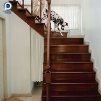 Escalier en colimaçon suspendu moderne Prima avec colonne centrale dissimulée, marches en bois anti-taches pour maison privée