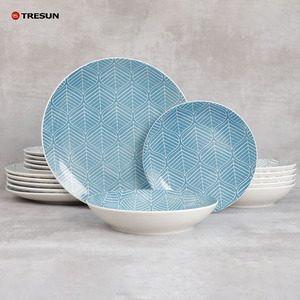 Boîte cadeau en céramique bleu occidental nordique moderne à prix d'usine <span class=keywords><strong>18</strong></span> <span class=keywords><strong>pièces</strong></span> ensemble de vaisselle en <span class=keywords><strong>porcelaine</strong></span> <span class=keywords><strong>service</strong></span> de table pour 6 personnes - Product Image 5