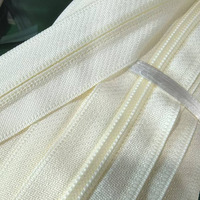 Pita Resleting Nilon dari Produsen, dijual per Yard, Cremallera 3 #   5 #   8 #   10 #   Ritsleting Gulungan Nilon Pita Poliester Warna Kustom Putih Hitam